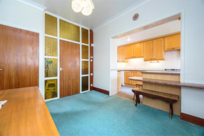 5 bed Detached for sale Image 5