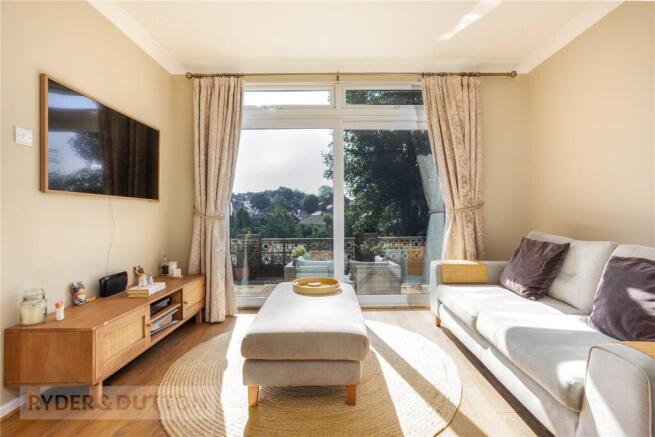 5 bed Detached for sale Image 7