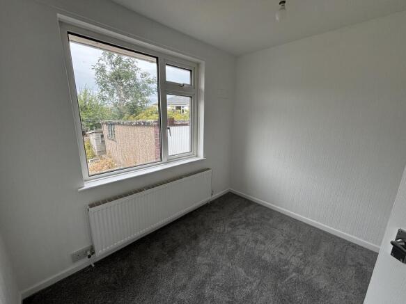 2 bed Semi-Detached Bungalow to rent Image 5