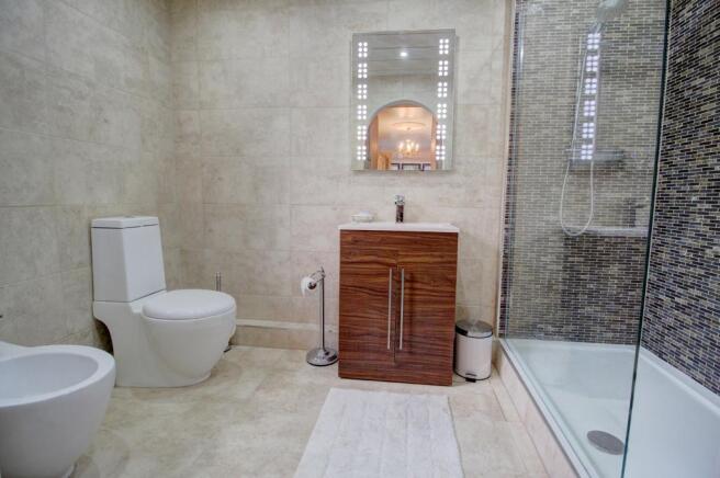 EnSuite to Master Bedroom