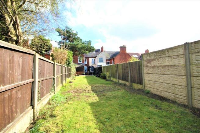 REAR GARDEN (1).JPG