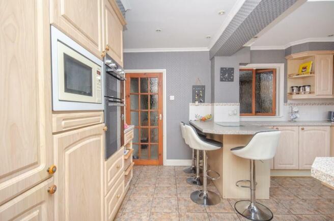 Kitchen pic 2.jpg