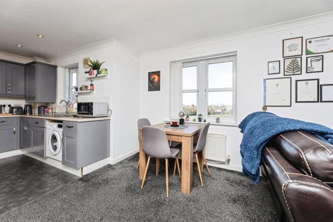 2 bed Apartment for sale Image 10