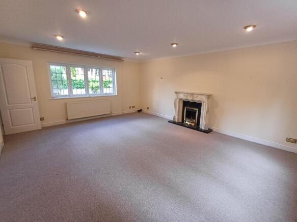 Meadscroft Drive, Alderley Edge, SK9 photo 4