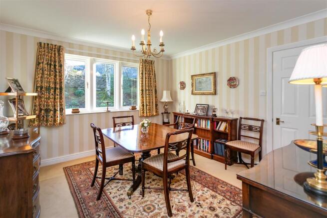 DINING ROOM a.jpg