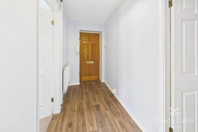 2 bed Apartment to rent Image 8