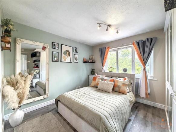 4 bed Detached for sale Image 12