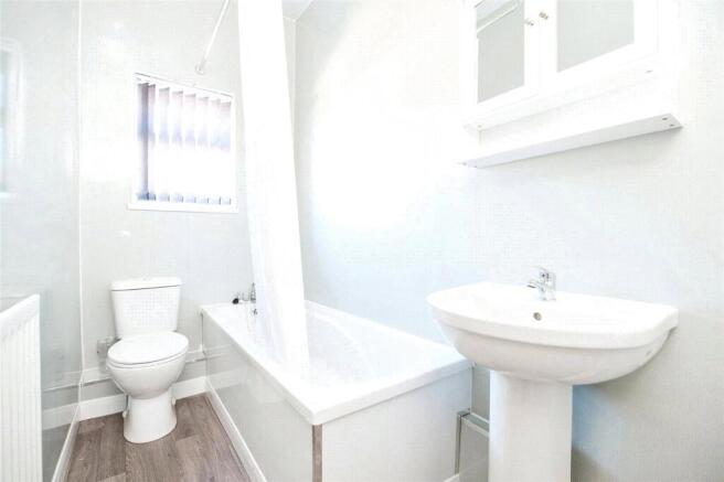 3 bed House to rent Image 9