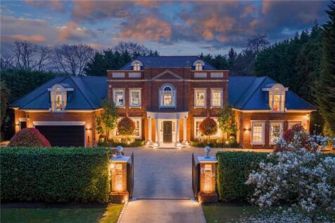 Chargate Close, Burwood Park, KT12