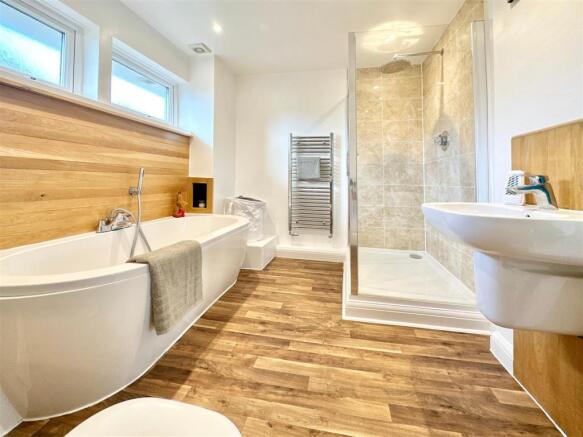 14 Summerlands Close 5.JPG