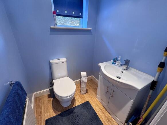 2 bed House to rent Image 7