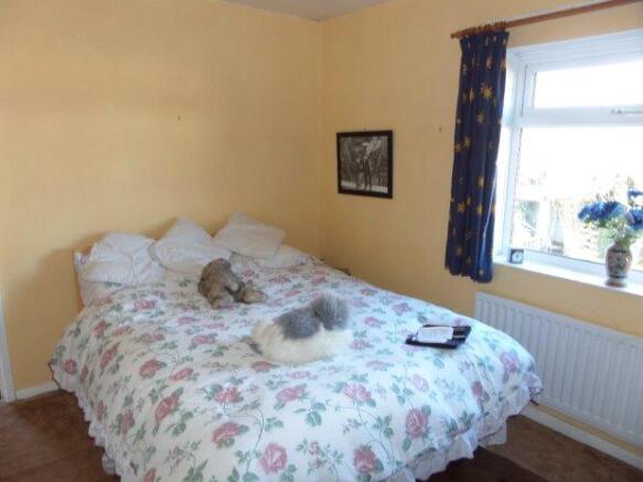 BEDROOM 2