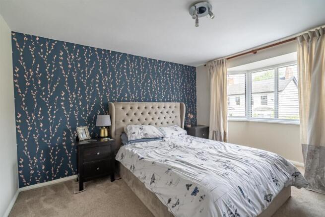 5 bed Semi-Detached for sale Image 12