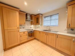 Flat 3, 4 Ambleside House, Gibbs Green, Edgware HA8 9PR