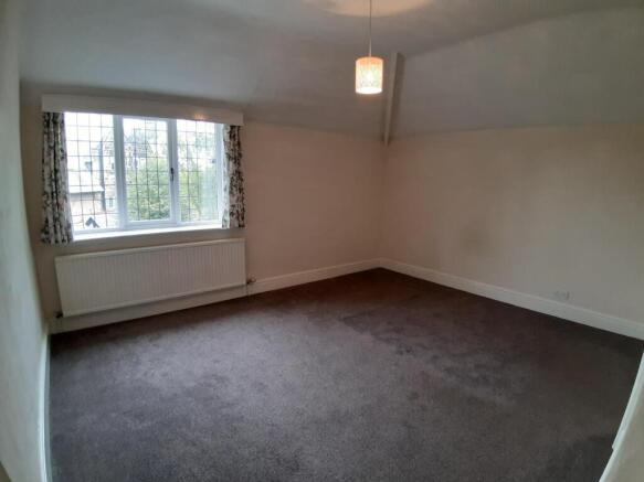 3 bed Apartment to rent Image 5