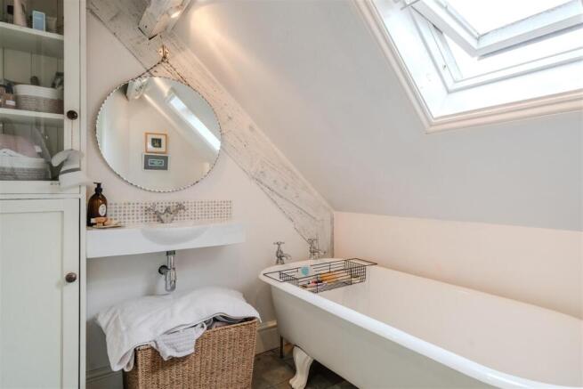 Bathroom 1.jpg