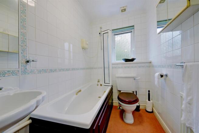 Bathroom.jpg