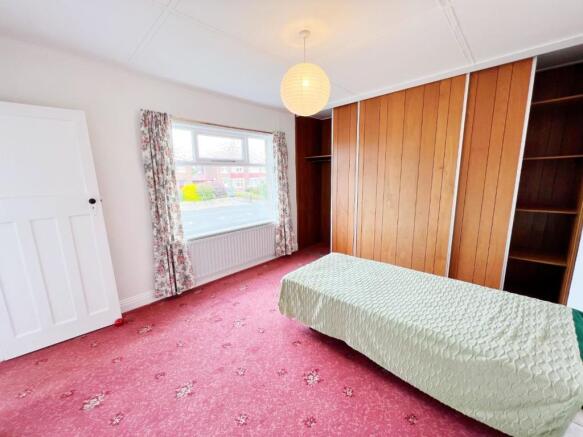 Bedroom 1 pic 1.jpg