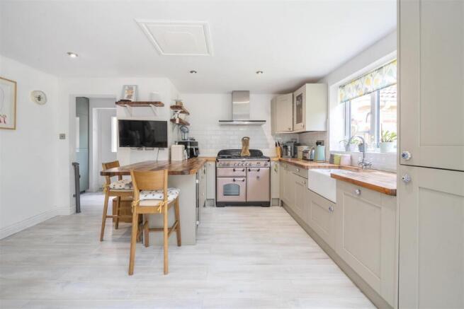 4 Old Oak Drive, Silverstone