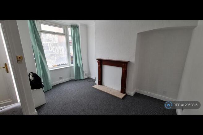 2 bed Terraced to rent Image 5