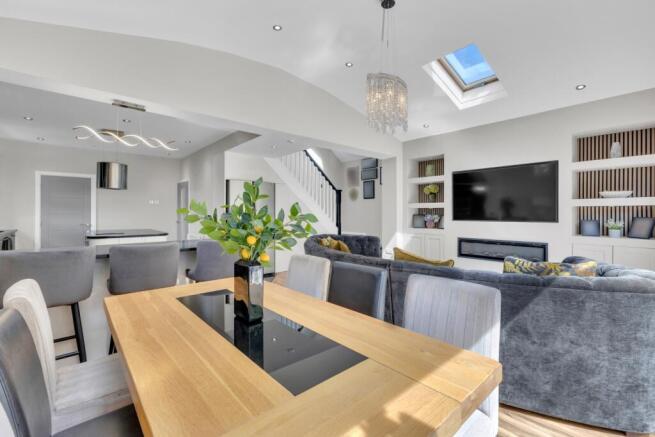 6 bed Detached for sale Image 4