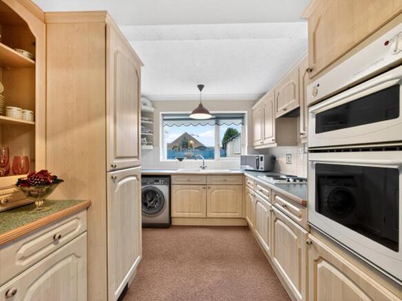 2 bed Semi-Detached Bungalow for sale Image 5