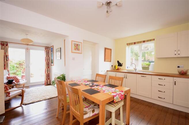Kitchen / Dining Area