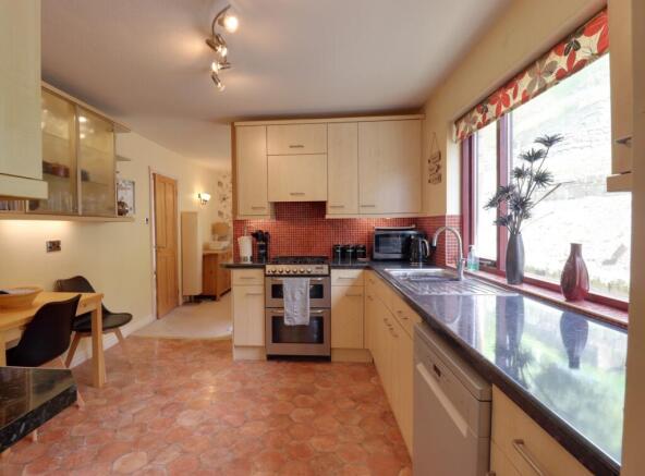 4 bed Detached for sale Image 6