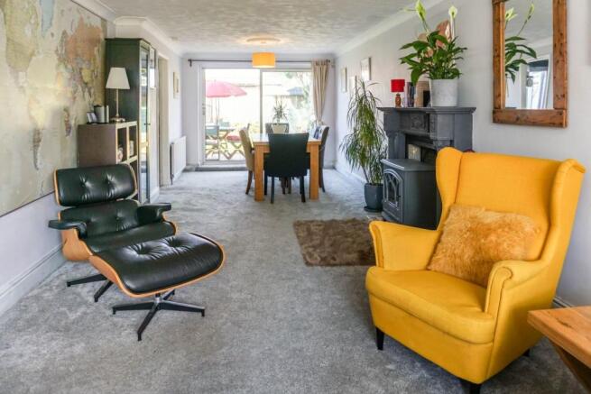 Lounge/Dining Room