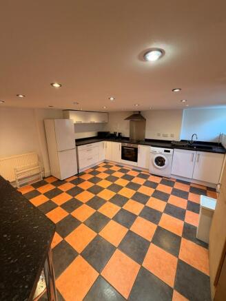 3 bed Terraced to rent Image 4