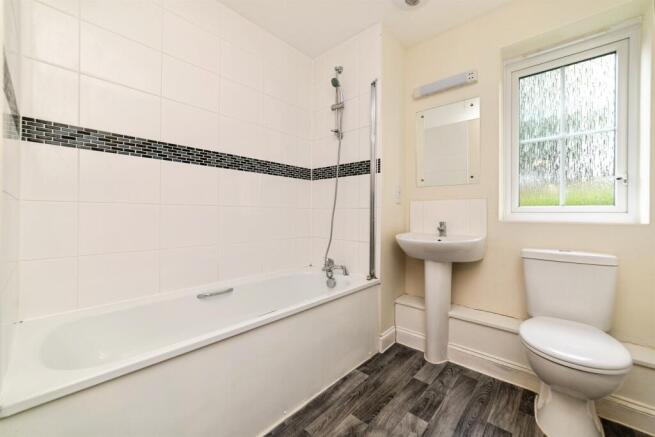 Ten Acres Crescent, Stevenage photo 4