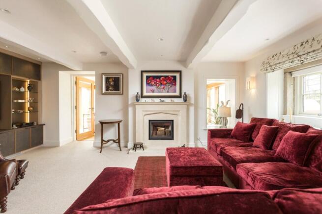 6 bed Detached for sale Image 7