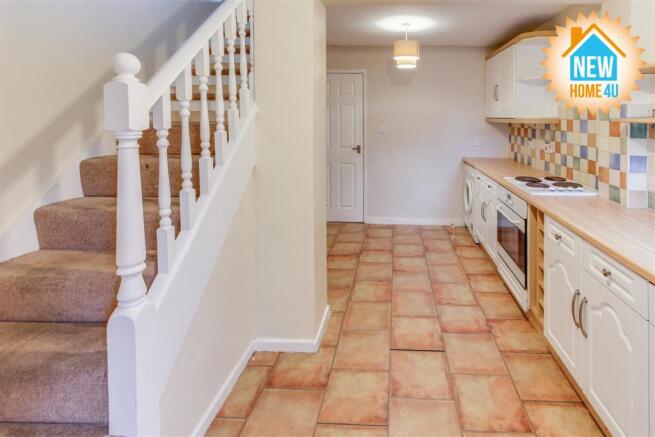 KITCHEN / BREAKFAST ROOM: