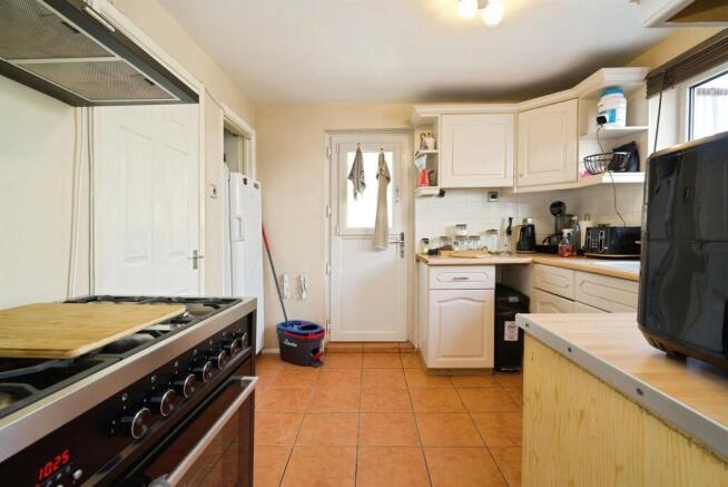 3 bed Semi-Detached for sale Image 6