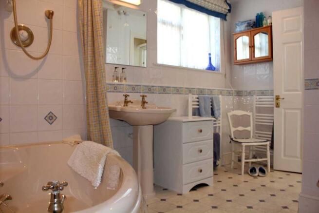 BATHROOM ENSUITE