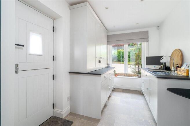 4 bed Detached for sale Image 11