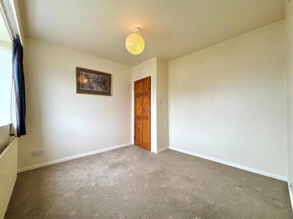 4 bed Detached for sale Image 9