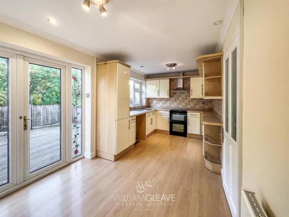 Kitchen 2.jpg