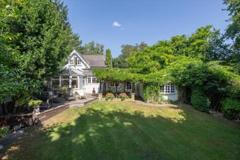 Byfleet Road, Cobham, Surrey, KT11