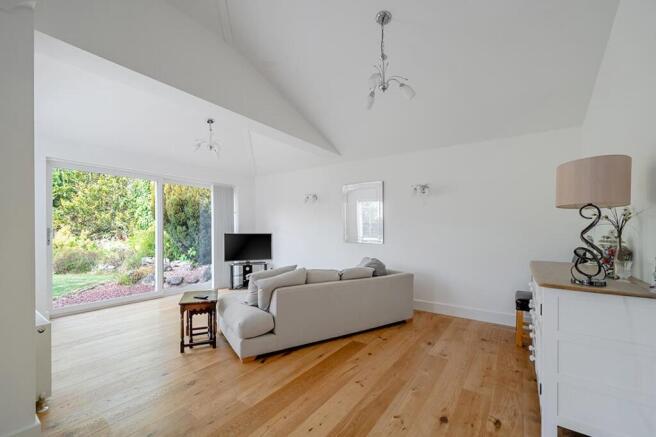 4 bed House for sale Image 9