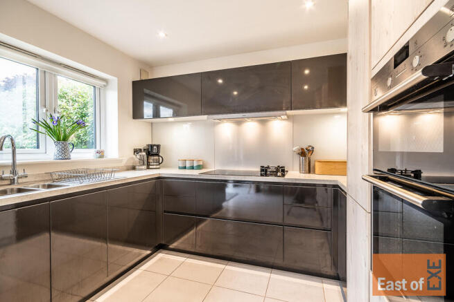 9 Holland Park - ...