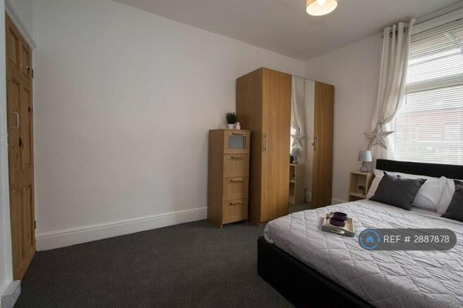 1st Floor Bedroom - Large