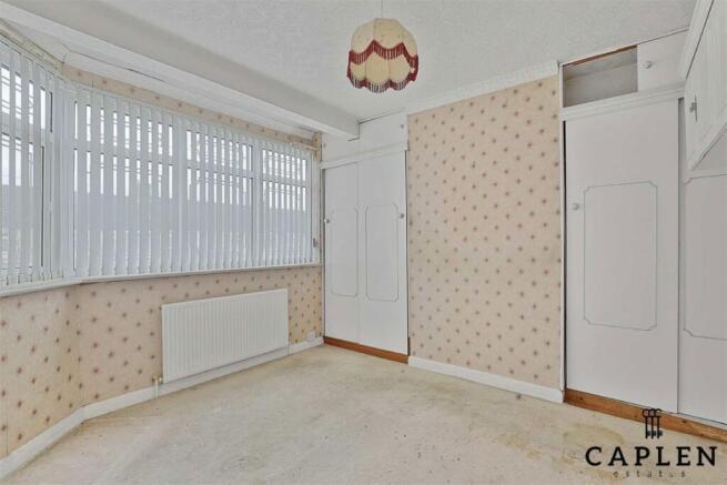 Applegarth Drive, Ilford photo 4