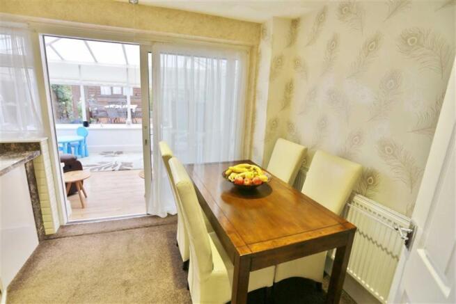 KITCHEN/ BREAKFAST R
