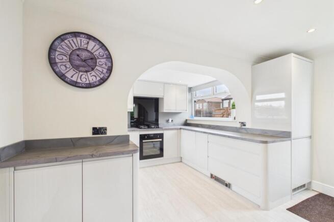 3 bed Semi-Detached for sale Image 8