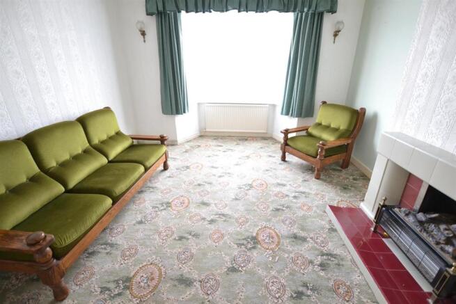 MAIN LIVING ROOM