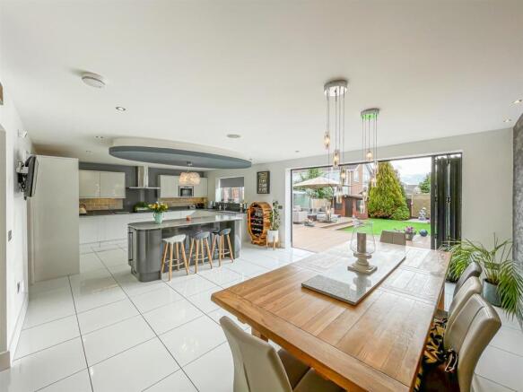 Kitchen/Breakfast/Dinning Room