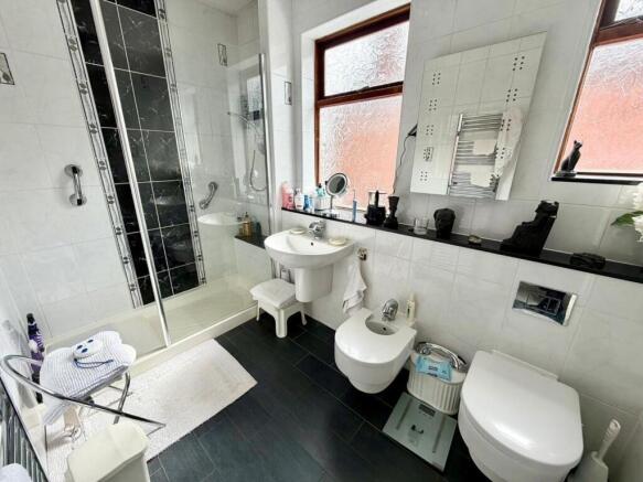 4 bed Semi-Detached for sale Image 11