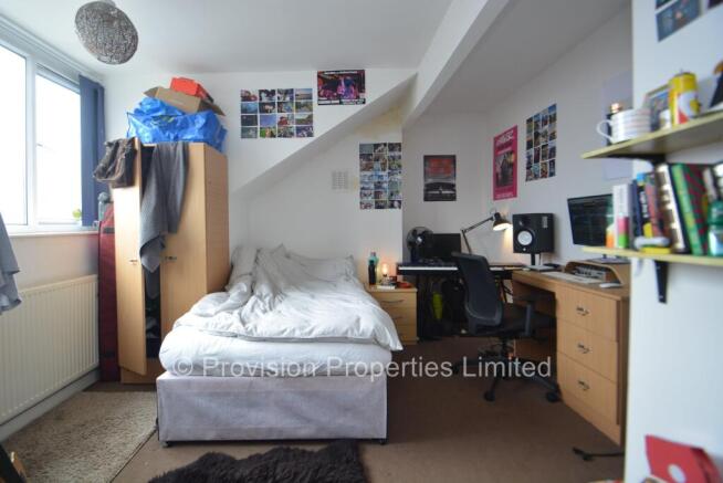 4 bed Terraced to rent Image 7