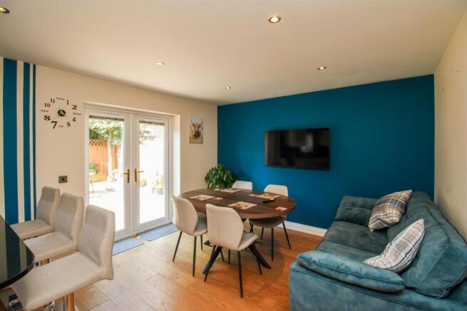 5 bed Detached for sale Image 5